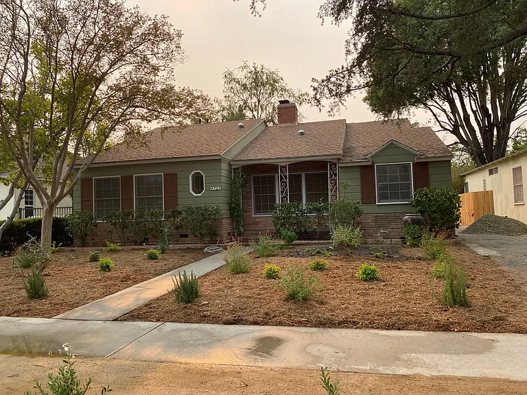4721 Cahuenga Blvd — Photo 1
