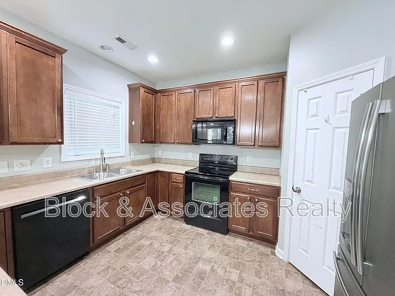536 Gooseberry Dr — Photo 5