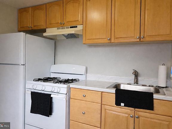 2nd image of 212 N Mulberry St