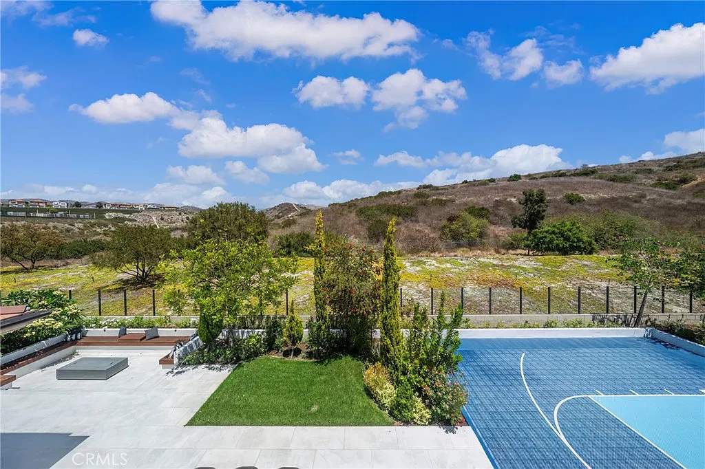 5 bed, 5.5 bath, 5000 sqft, $14,000 — Photo 3