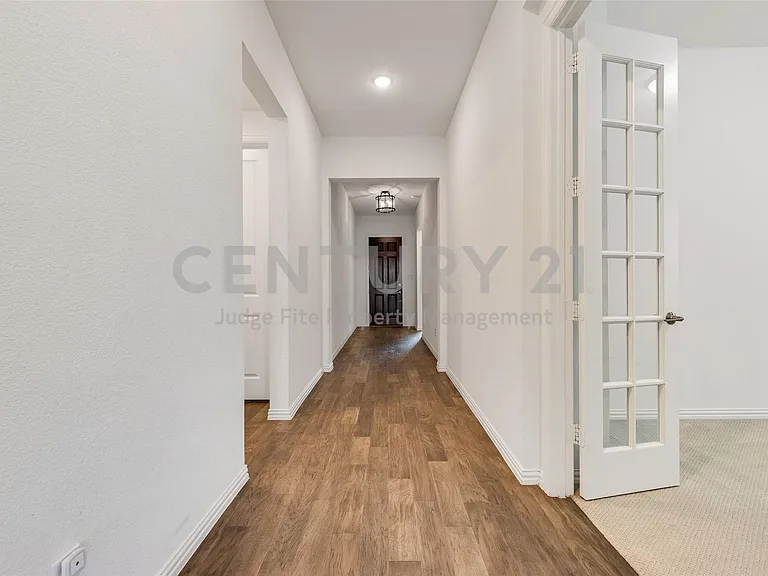 536 Cedarwood St — Photo 4