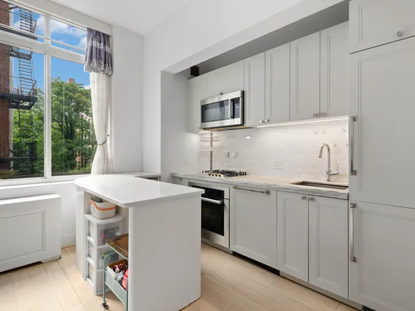 389 East 89th Street image 2 of 10
