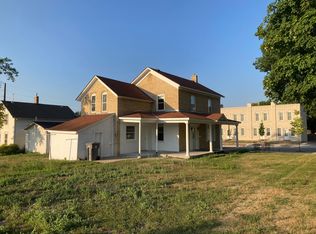 415 N Walnut St, Chaska, MN 55318