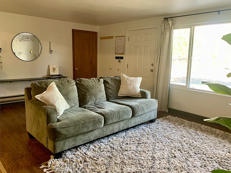 1725 NE Valley Rd — Photo 3