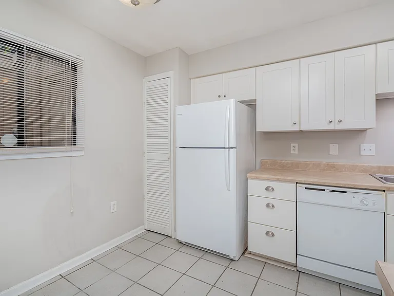 8005 Horse Chestnut Ln — Photo 13