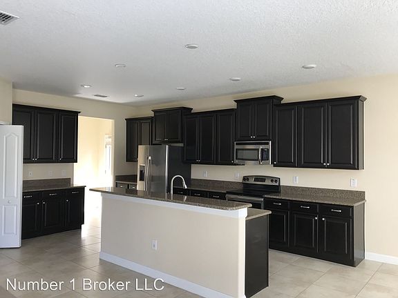 5th image of 15042 Evergreen Oak Loop
