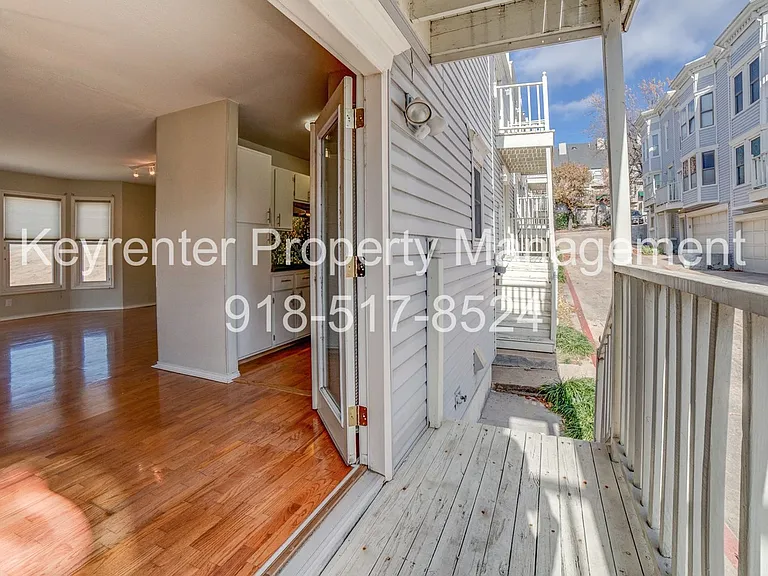 1303 S Lawton Ave #E — Photo 27