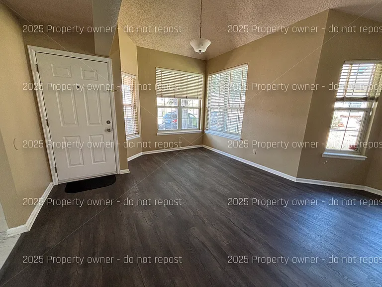 2010 S Xenia Way — Photo 4