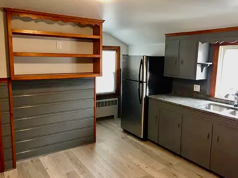 10 Thompson St #2 — Photo 3