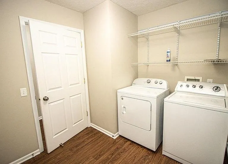 2315 Temple Ct E — Photo 21