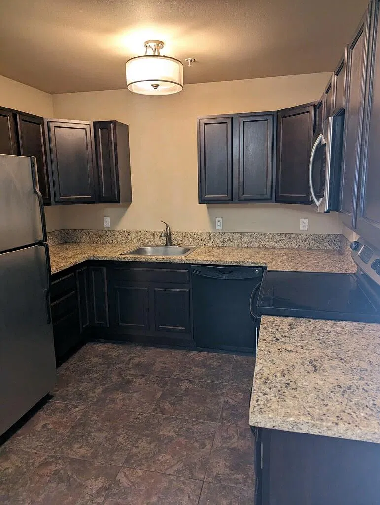 1 bed, 750 sqft, $1,240 — Photo 2