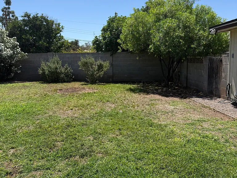 1020 E Balboa Cir — Photo 25
