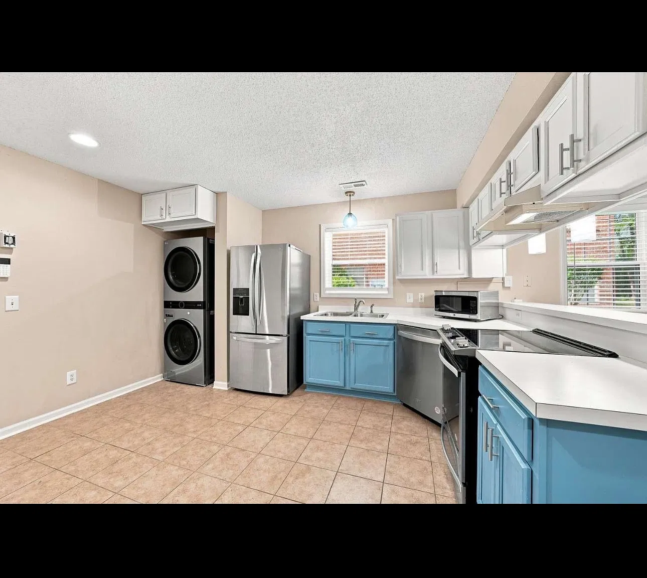 2 bed, 1100 sqft, $1,600 — Photo 2