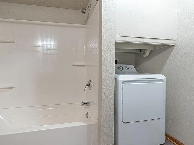 ASPEN BLUFF APARTMENTS — Photo 13