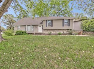 5428 W 102nd St, Overland Park, KS 66207