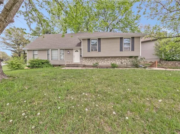 5428 W 102nd St, Overland Park, KS 66207