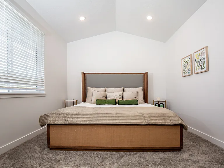 Towns - Bedroom 2