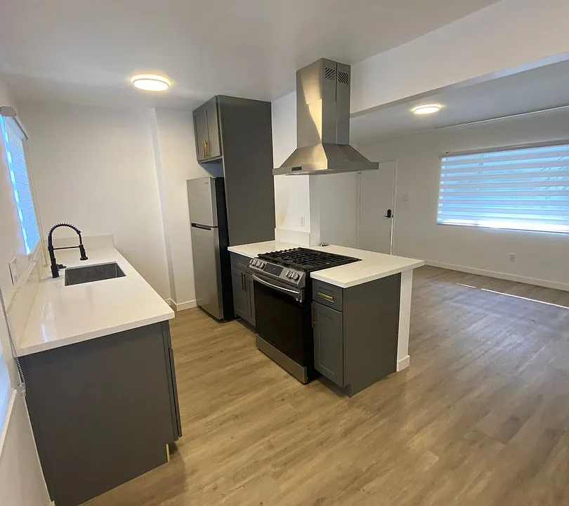 521-523 E Live Oak Ave