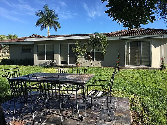 4th image of 8361 Cypress Lake Dr