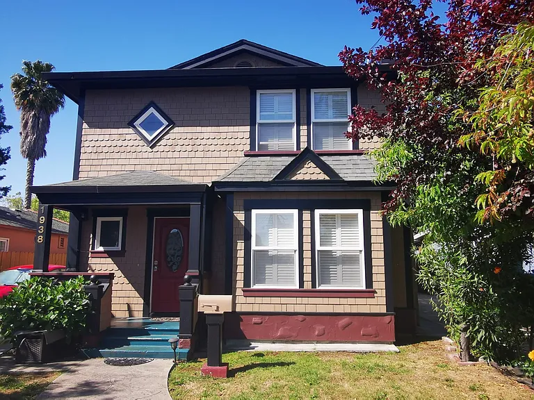 1938 Palm Ave — Photo 1