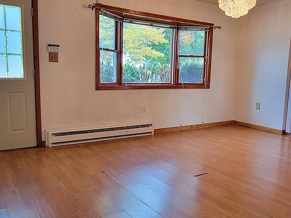 5th image of 16 Quarry Ln