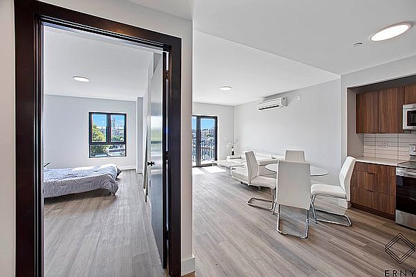 1st image of 633 E 16th St #409