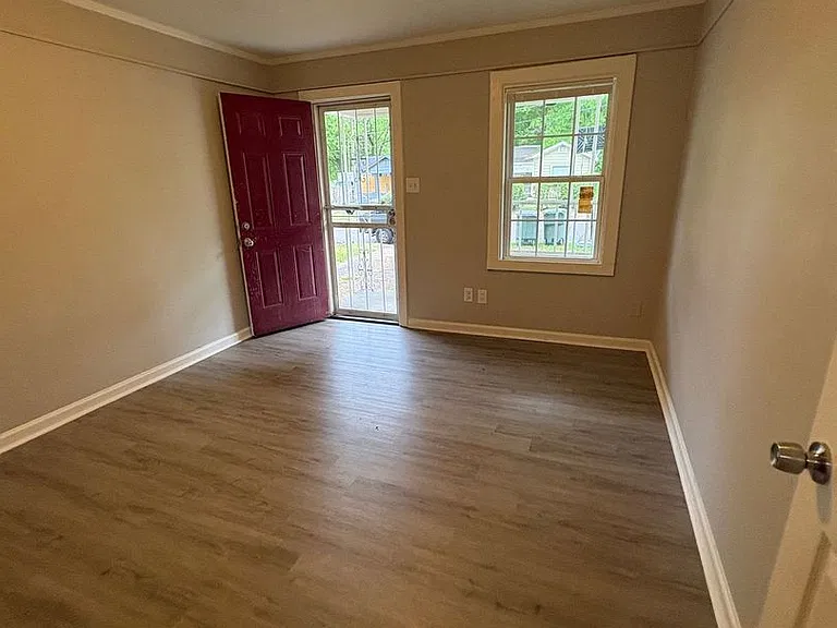 2077 Lowell Ave — Photo 6