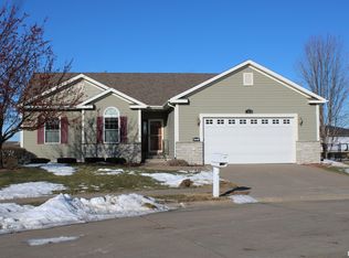 1646 Rhinelander Ct, Davenport, IA 52804