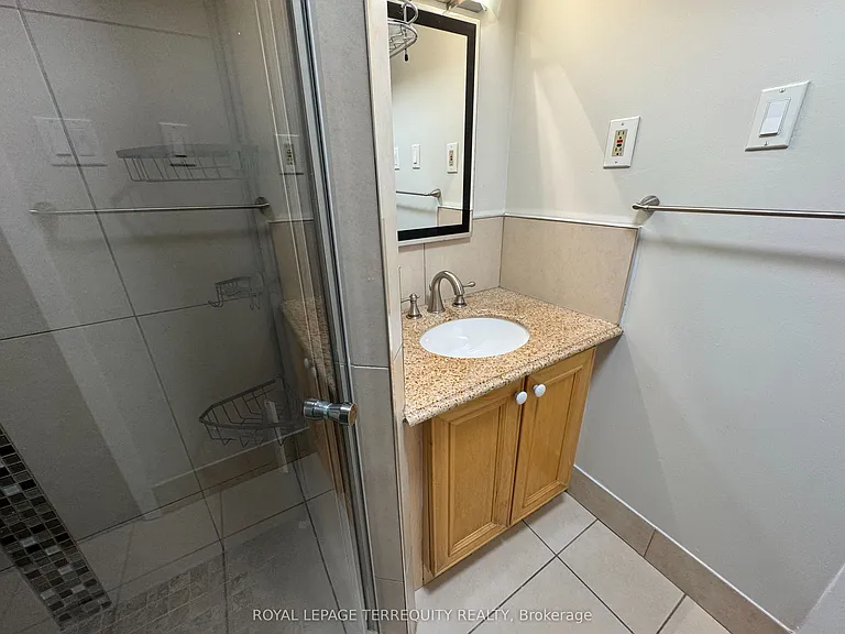 475 Woodbine Ave #2 — Photo 15