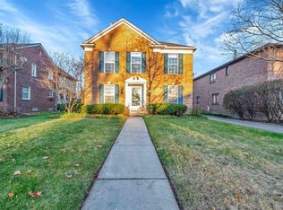 862 Neff Rd, Grosse Pointe, MI 48230