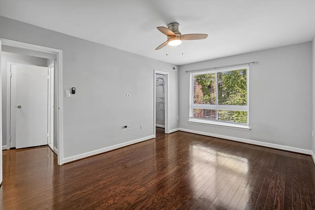 1 bed, 827 sqft, $1,900 — Photo 3