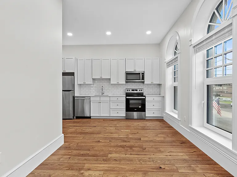 118 Main St #5 — Photo 2