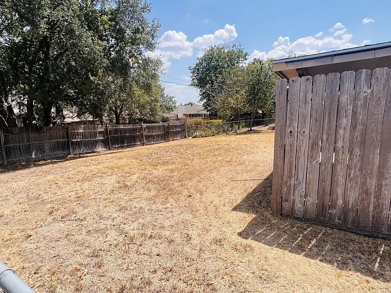 101 Chestnut Dr — Photo 17