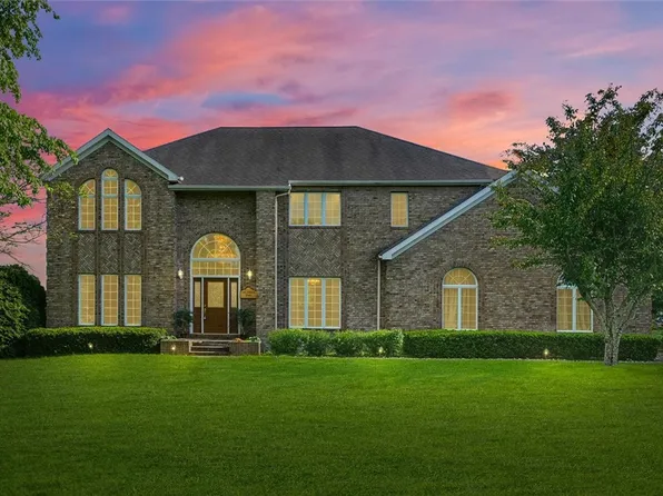 614 W Coolidge Ave, Charleston, IL 61920