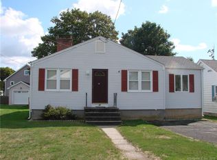 30 Attawanhood Trl, Old Saybrook, CT 06475