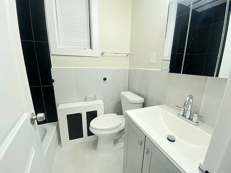 116 S Grove St #B1 — Photo 2