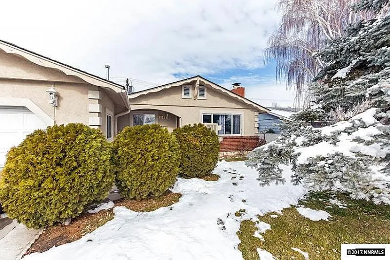 1325 Roberts St photo 1