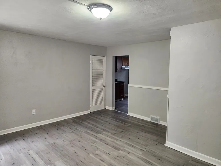626 Summit Ave #1 — Photo 8