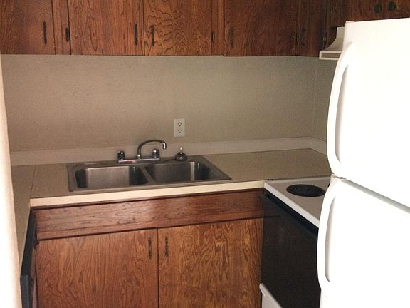 3rd image of 810 Woodyard Dr APT 1