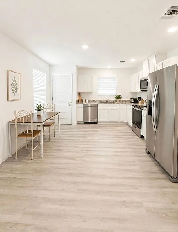 3 bed, 2.0 bath, 1188 sqft, $1,800 — Photo 2