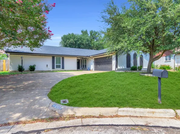 2017 Garden Oaks Dr, Arlington, TX 76012