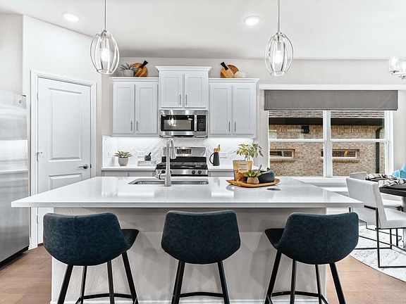 Fannin floor plan by Pacesetter Homes featuring open-concept first-floor living, an upstairs game ro
