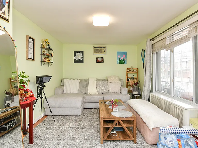 26 Charles St #1 — Photo 4