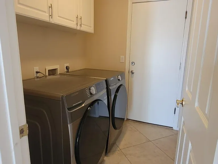 laundry room connect Garage