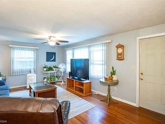 4th image of 10191 Dupont Dr