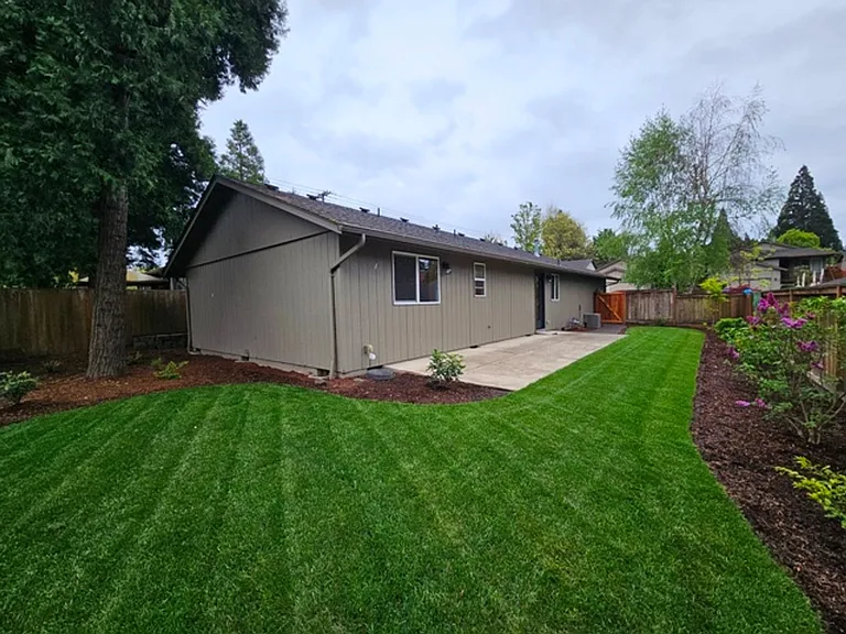 885 Creek Ct NW — Photo 20