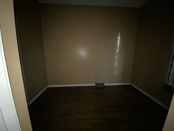5th image of 2329 S Crysler Ave APT 1