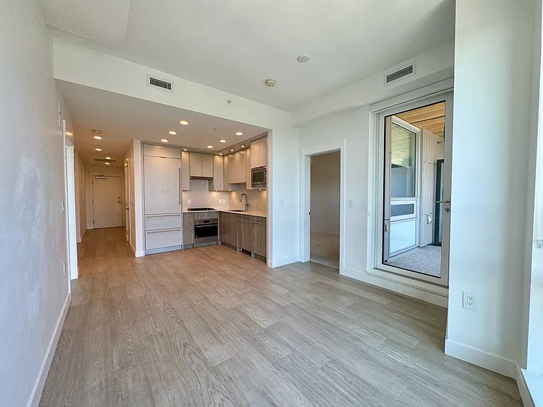 7638 Cambie St #308 — Photo 15