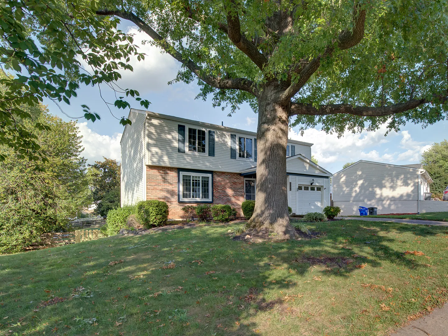 4 bed, 2.5 bath, 2576 sqft, $3,200 — Photo 1