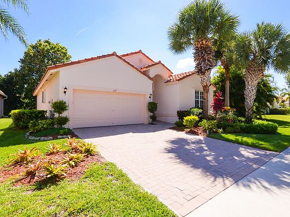 3rd image of 227 NW Chorale Way NE